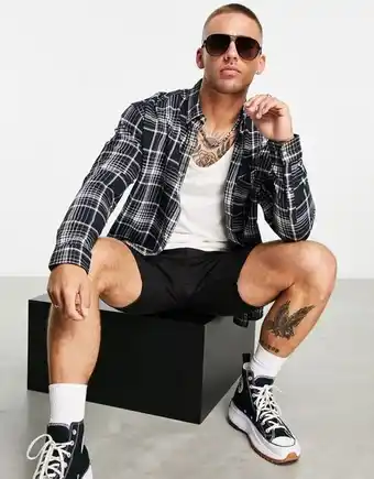 ASOS Asos design – svartrutig skjorta i oversize och 90-talsstil erbjuda