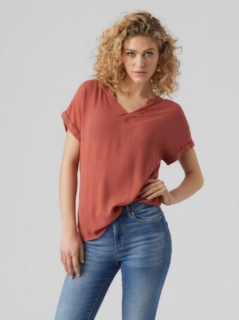 Vero Moda Normal passform v-ringning topp erbjuda