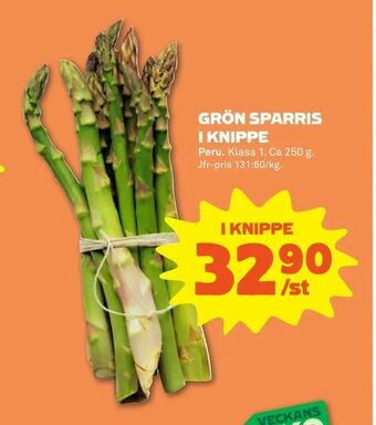 I grön sparris i knippe