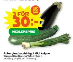 Stora Coop Aubergine/zucchini/gul lök i knippe erbjuda