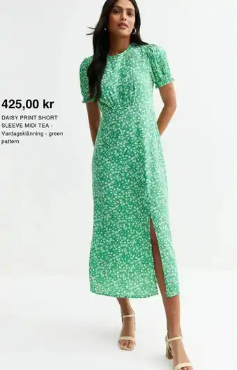Zalando DAISY PRINT SHORT SLEEVE MIDI TEA - erbjuda