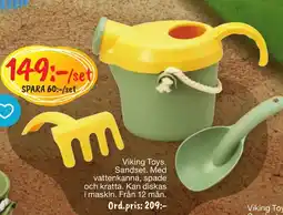 Leklust Viking Toys. Sandset. Med vattenkanna, spade och kratta. Kan diskas i maskin. Från 12 mån. erbjuda