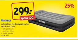 Jula Bestway Luftmadrass med inbyggd pump erbjuda