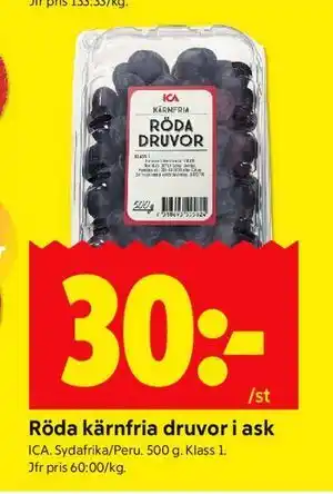 Röda kärnfria druvor i ask