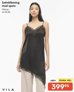 Bo Ohlsson Satinklänning med spets erbjuda