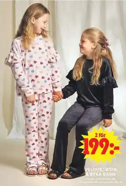 ICA Maxi mywear velourtröja & byxa barn erbjuda
