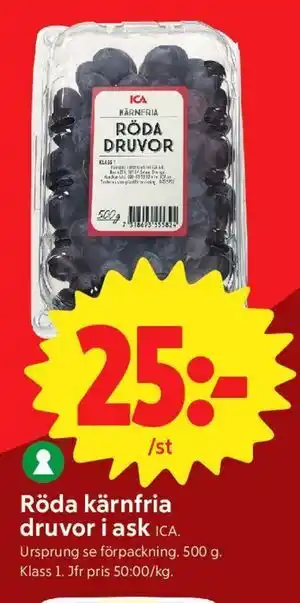 Röda kärnfria druvor i ask