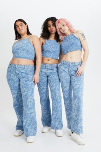 H&M 90s flare low jeans offer