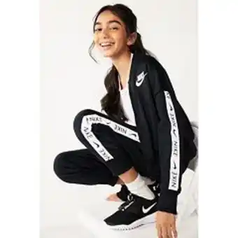 Kohl's Girls 7-16 high contrast outfit offer