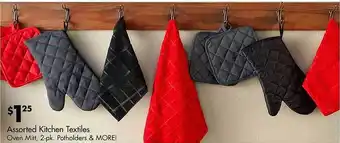 Sassorted kitchen textiles oven mitt