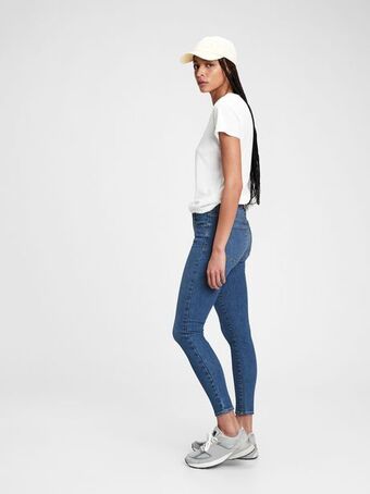 Gap Mid rise universal jegging with washwell offer