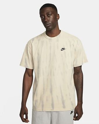 Nike Nike sportswear premium essentials offer