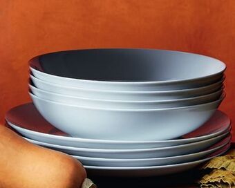 Sam's Club Member's mark 16-piece porcelain dinnerware set offer