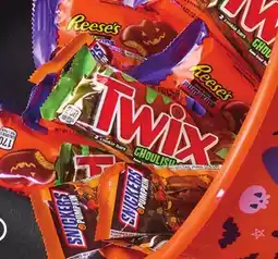 Family Dollar Reese's, Snickers, or Twix Halloween Singles offer