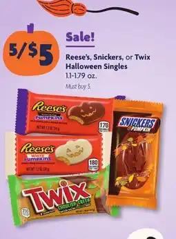 Family Dollar Reese's, Snickers, or Twix Halloween Singles offer