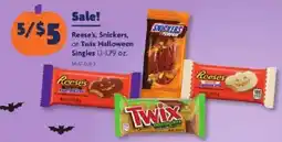 Family Dollar Reese's, Snickers, or Twix Halloween Singles offer