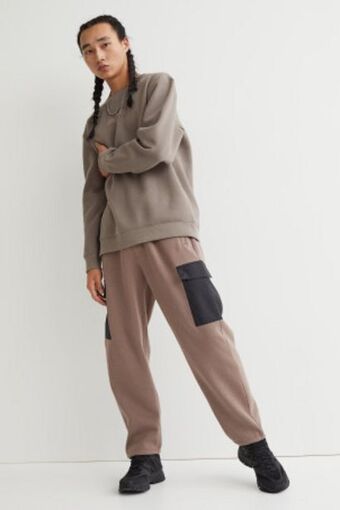 H&M Loose fit cargo joggers offer