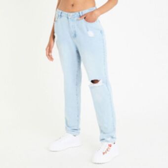light wash knee cut out mom jeans 