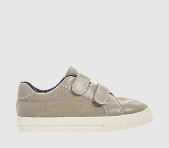 Velcro sneaker