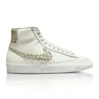 Nike women's blazer mid '77 se natural sneaker