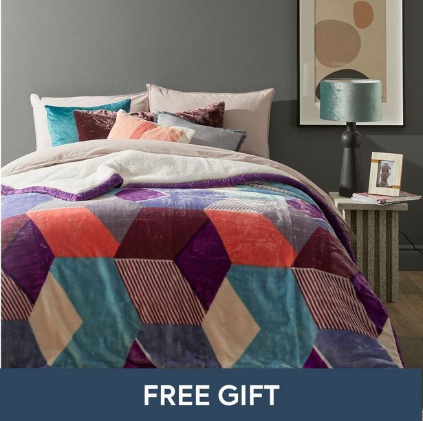 Manie 3ply 3.8kg mink sherpa blanket & bag offer at HomeChoice