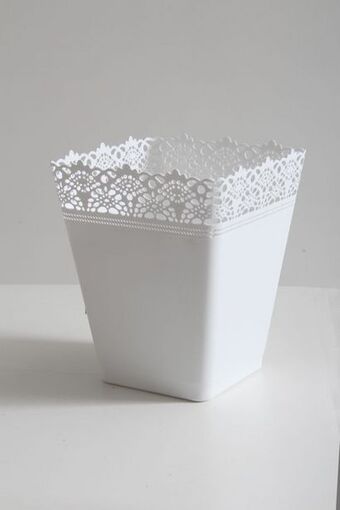 Lace bin