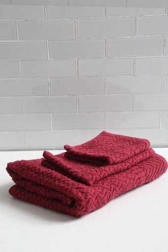 Sheet Street Diamond jacquard guest towel offer