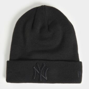 Sportscene New era yankees essential black cuff beanie offer