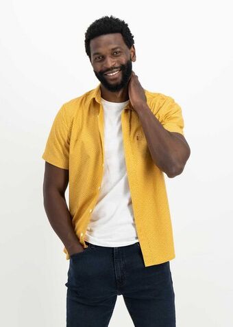 Woolworths Classic 1 pocket standard fit shirt offer