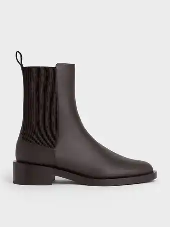 Block heel chelsea boots
- dark brown