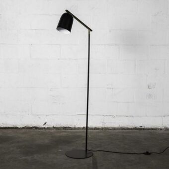 Smooth floor lamp