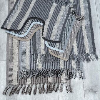 Two piece capsule tufted bath mat