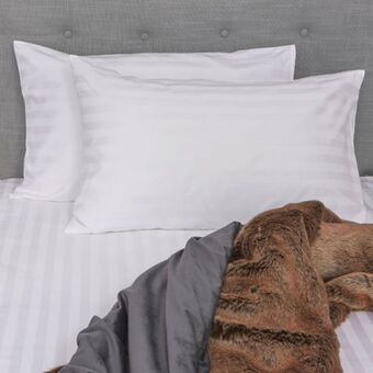 Whitehouse Whisper soft 600 thread count egyptian cotton sateen dobby stripe duvet cover set - king offer