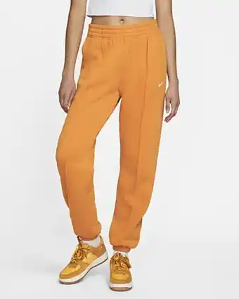 Nike Nike sportswear essential collection offer