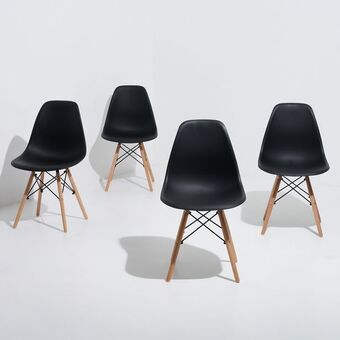 4x eames replica oscar chairs (r325 each)