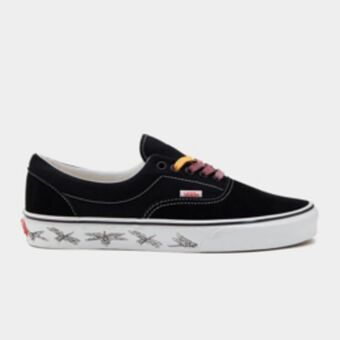 Sportscene Vans junior lace era black sneaker offer