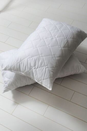 Sheet Street 2 pack quilted ballfibre pillows offer