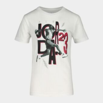 Sportscene Jordan boys white t-shirt offer