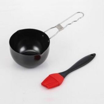 Bbq sauce pot with silicone basting brush