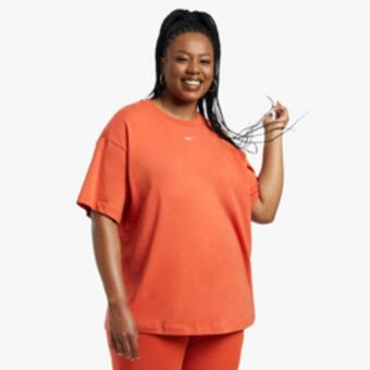 Sportscene Nike women's nsw oversized burnt orange t-shirt (plus size) offer