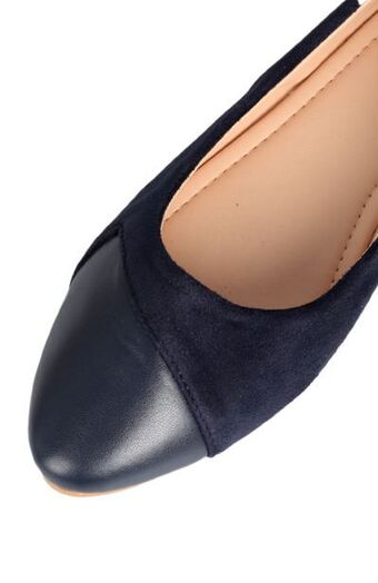 Ladies suede pumps