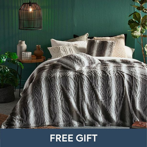 Leena 2ply faux fur blanket set & bag offer at HomeChoice