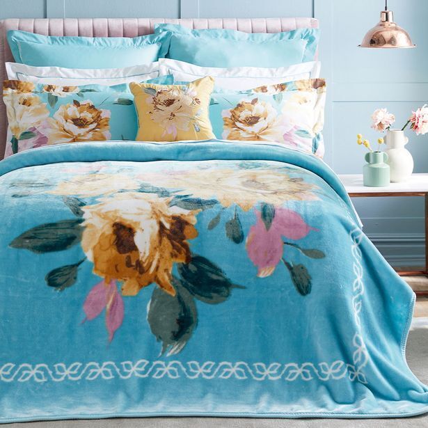 Lindsey 1 ply 2kg mink blanket offer at HomeChoice