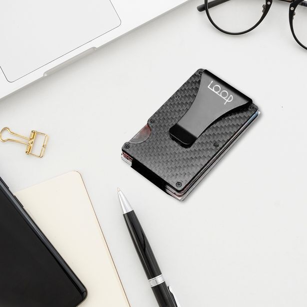 Carbon fiber minimalist wallet offer at OneDayOnly