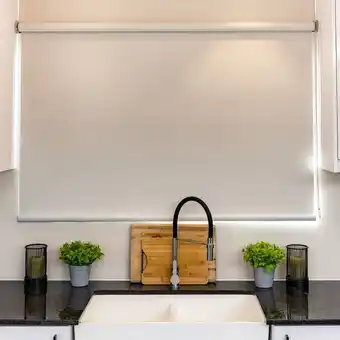 Complete light blockout roller blind