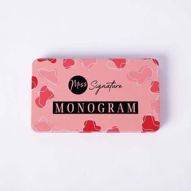 Signature Cosmetics Miss signature monogram 18 colour eyeshadow offer