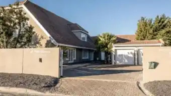Le petit chateau guest house