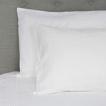 Whitehouse Whisper soft 500 thread count egyptian cotton heritage collection soho duvet cover set - white stitch offer