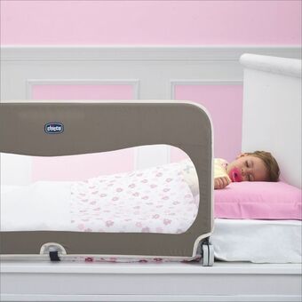 Chicco bed guard with fasterners