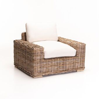 Medan kubu armchair